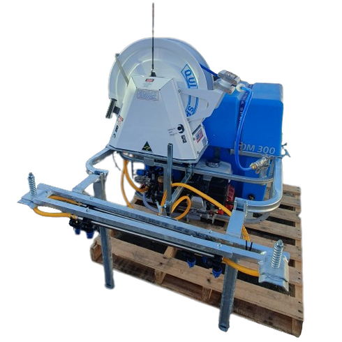 Bracket to mount Quik-Spray reel on DM300 etc.